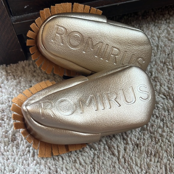 NWT Rose Gold Metallic Moccasins Booties Fall 0-6 months Size 1 - Picture 6 of 6